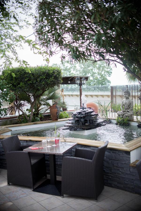Hôtel restaurant Mon Auberge Lunel  Buitenkant foto