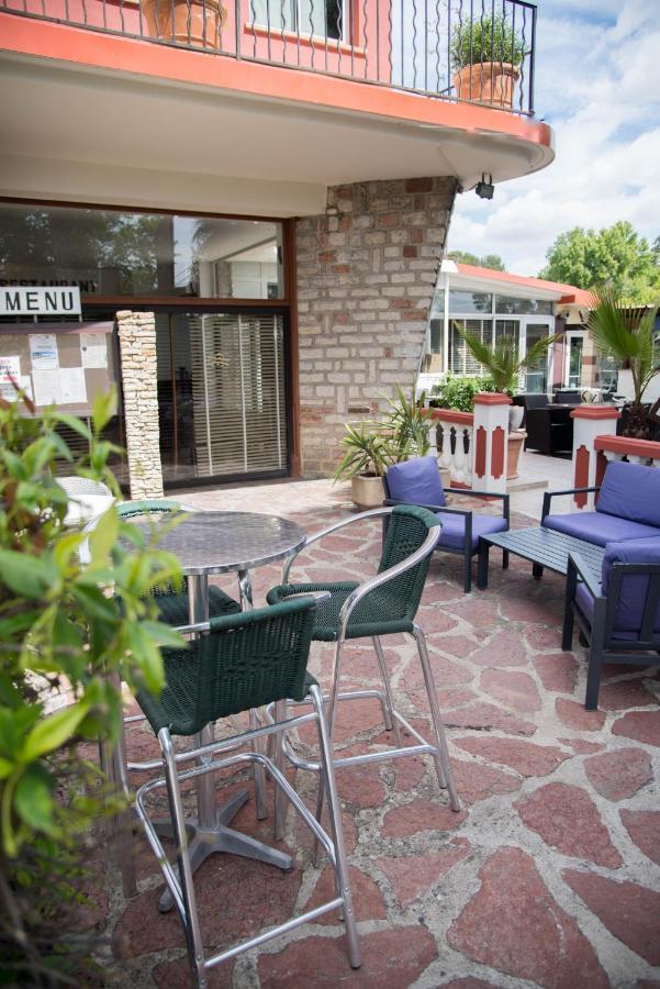 Hôtel restaurant Mon Auberge Lunel  Buitenkant foto
