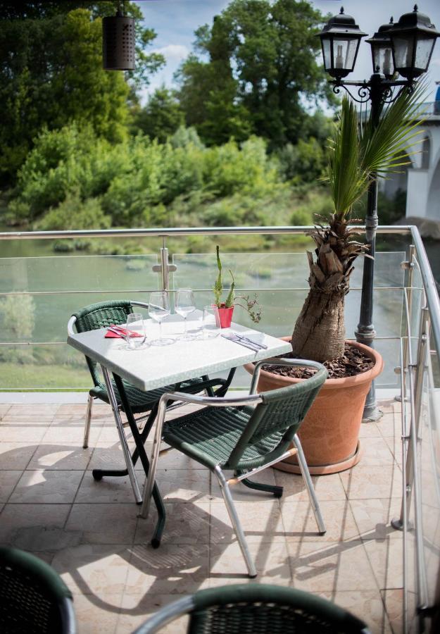 Hôtel restaurant Mon Auberge Lunel  Buitenkant foto
