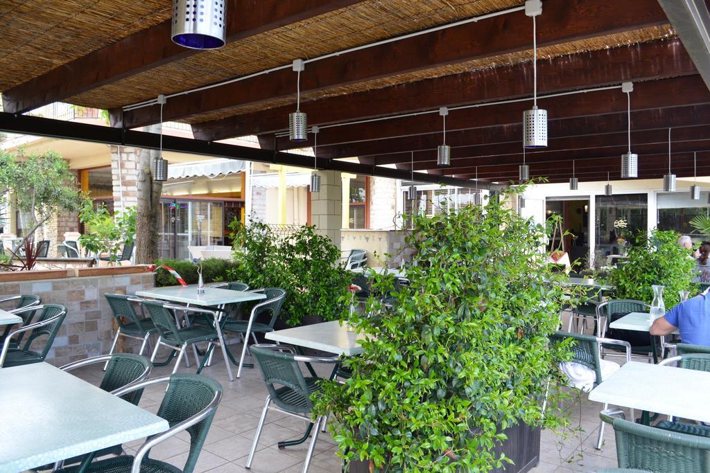 Hôtel restaurant Mon Auberge Lunel  Buitenkant foto