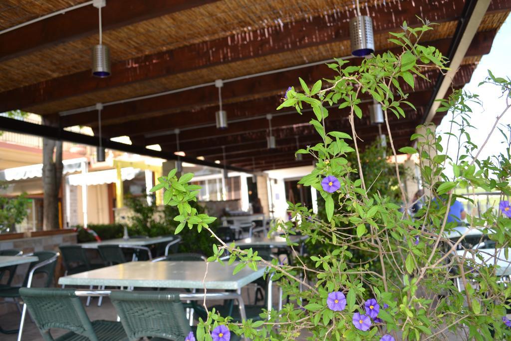 Hôtel restaurant Mon Auberge Lunel  Buitenkant foto